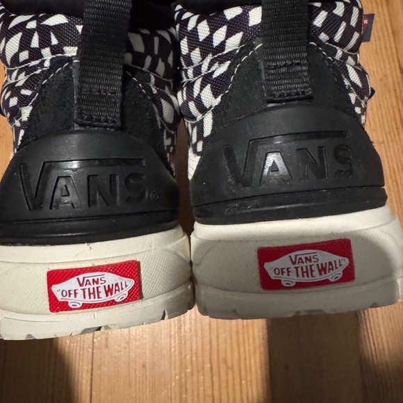 Vans Ultrange Exo Hi Black and White Sneakers NIB - Picture 4 of 8